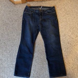 Apt. 9 Capris with cute pockets!